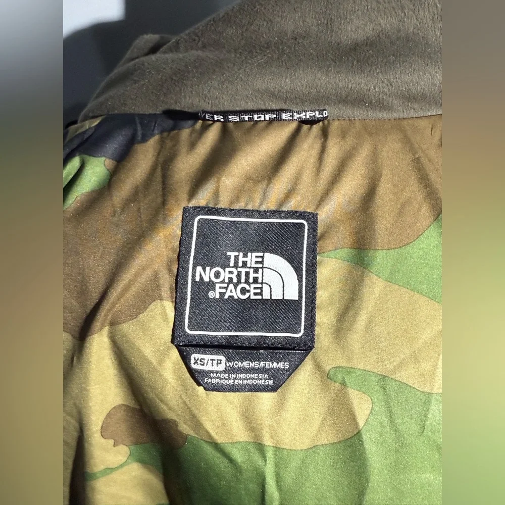 The North Face Women's Puffer Jacket - Olive